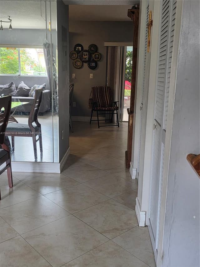 1084 SE 13th Ave, Homestead FL 33035 - Homestead, FL - Photo 5