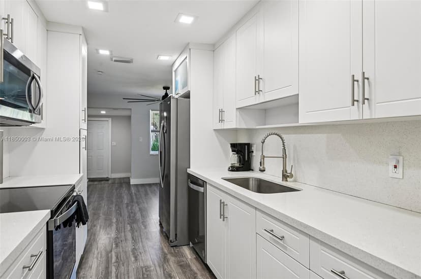 2897 NE 12th Ave, Pompano Beach FL 33064