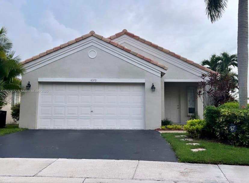 4370 Pine Ridge Ct, Weston FL 33331
