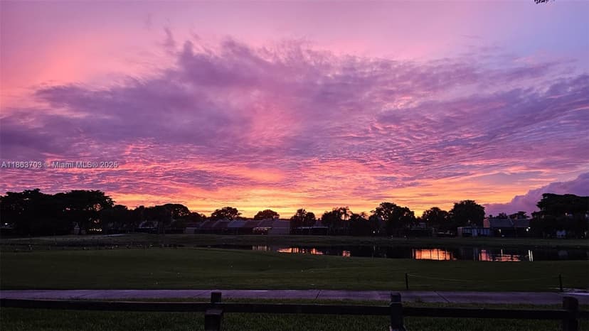 1530 W Golfview Dr, Pembroke Pines FL 33026