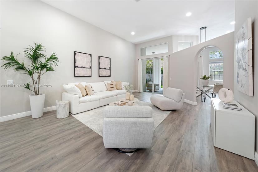 2587 Jardin Ct, Weston FL 33327