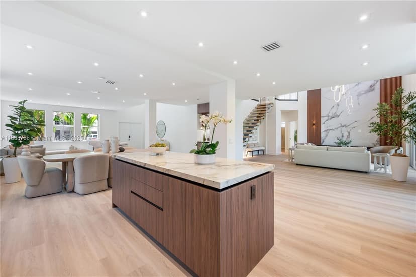 804 Crestview Cir, Weston FL 33327