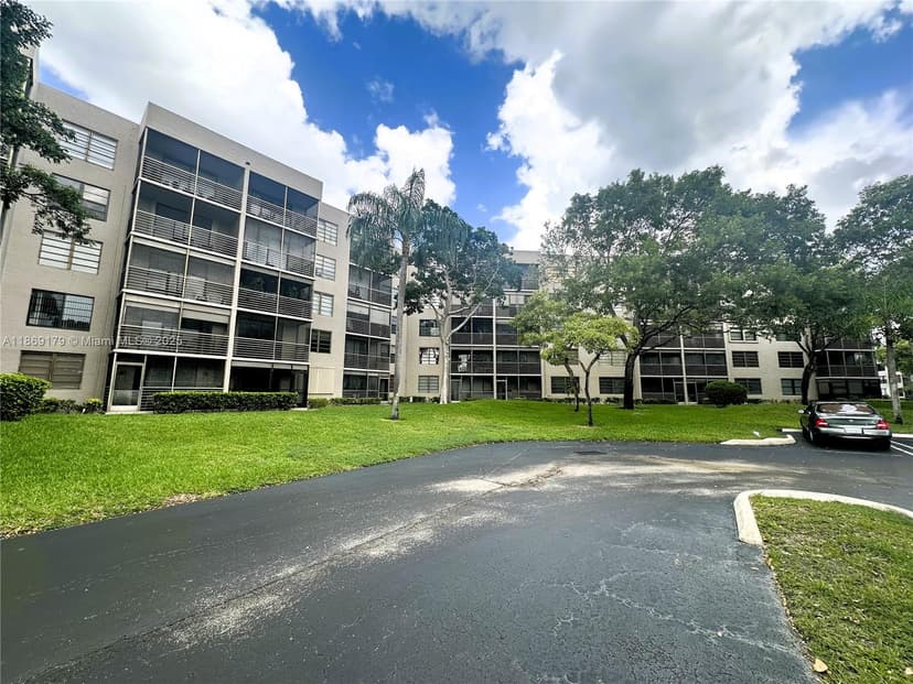 1100 Colony Point Cir # 215, Pembroke Pines FL 33026