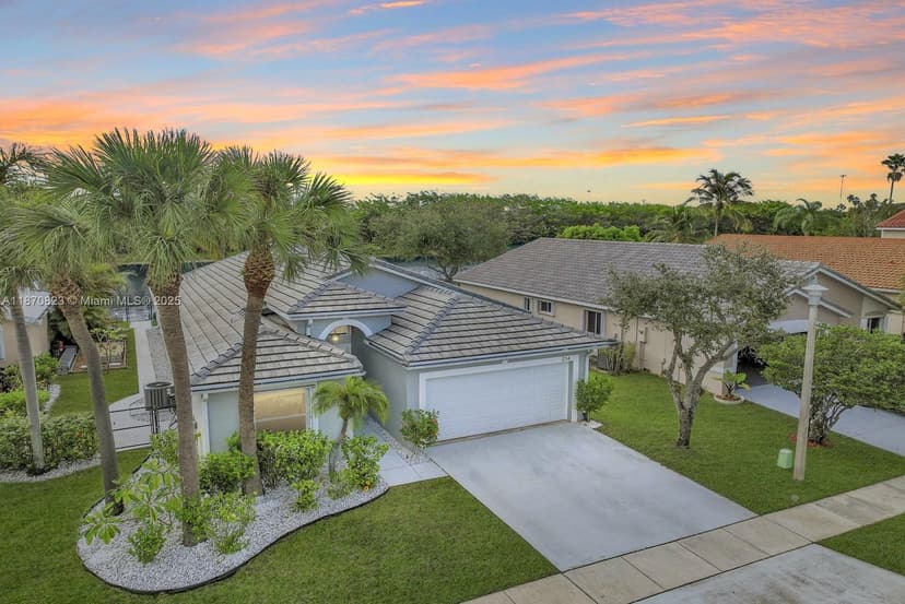 214 SW 180th Ave, Pembroke Pines FL 33029