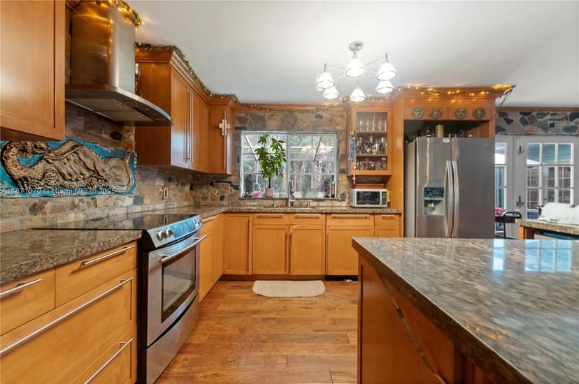 3260 Lakeview Dr, Pompano Beach FL 33062