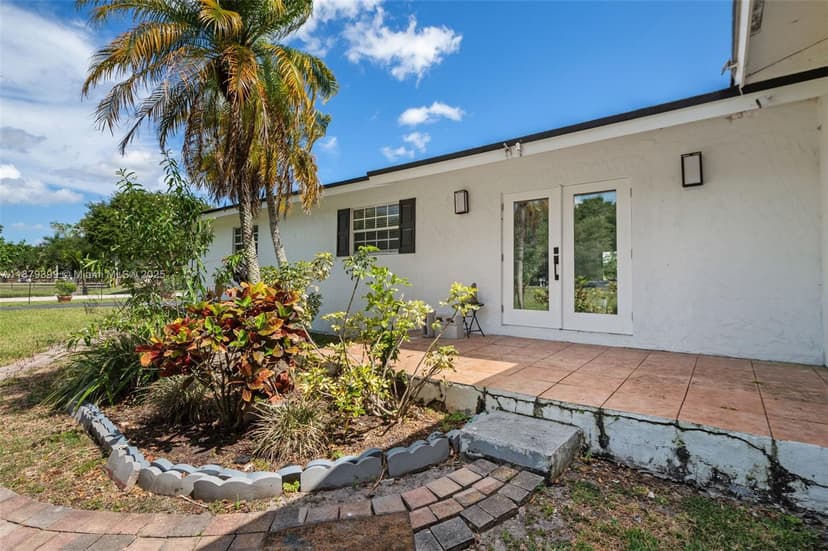 17611 SW 66th St, Southwest Ranches FL 33331