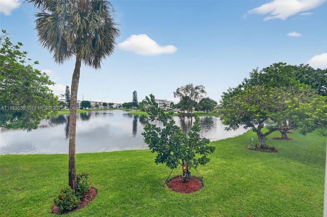 2009 N Farnham N # 2009, Deerfield Beach FL 33442 - Deerfield Beach, FL - Photo 4