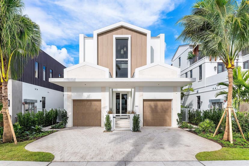812 Palm Trail, Delray Beach FL 33483