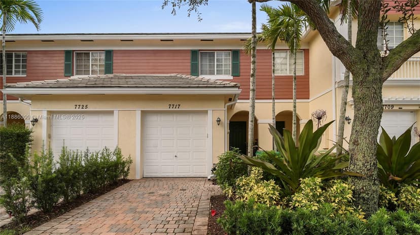 7717 Paddock Pl, Davie FL 33328