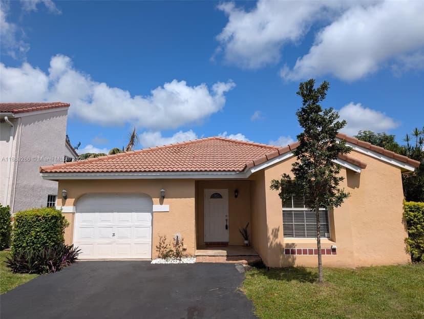 1405 Seagrape Cir, Weston FL 33326