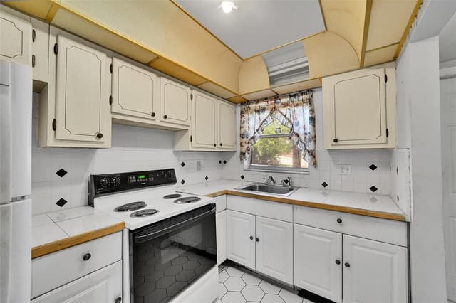2901 Sunrise Lakes Drive # 101, Sunrise FL 33322 - Sunrise, FL - Photo 5