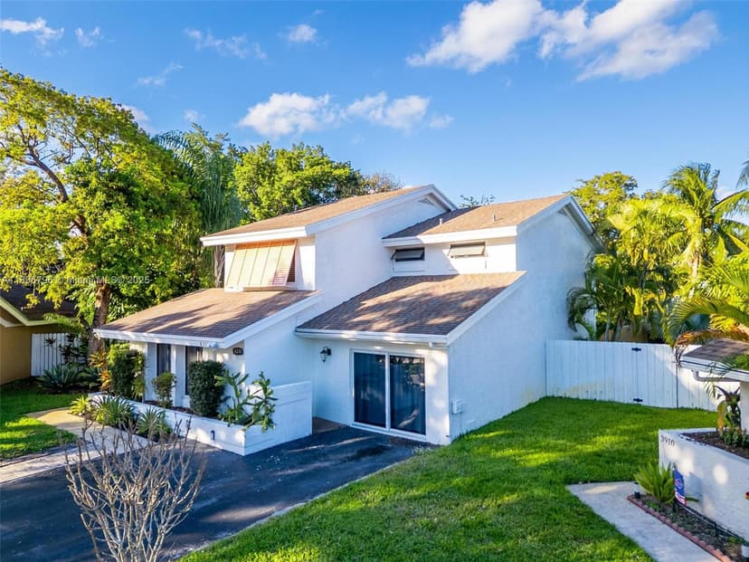 8211 SW 39th Ct, Davie FL 33328