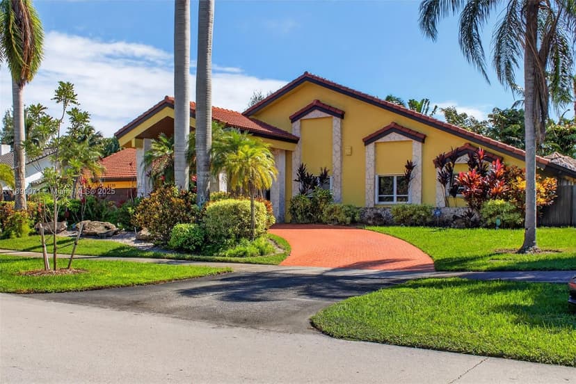 7720 SW 176th St, Palmetto Bay FL 33157