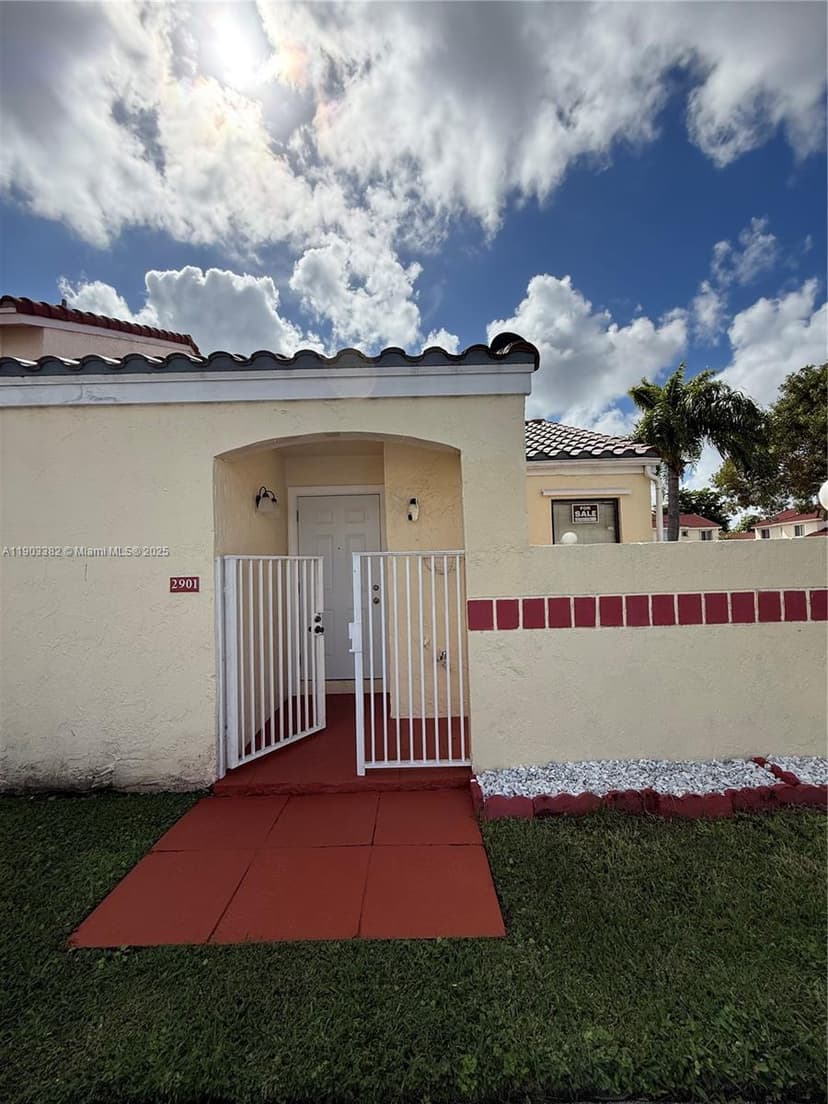 2901 San Remo Cir, Homestead FL 33035