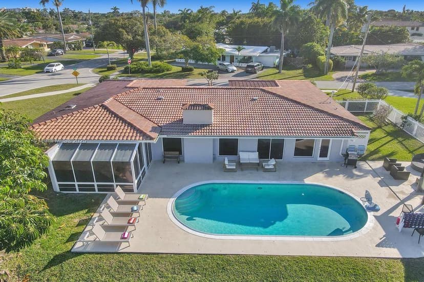 1109 SE 12th St, Deerfield Beach FL 33441