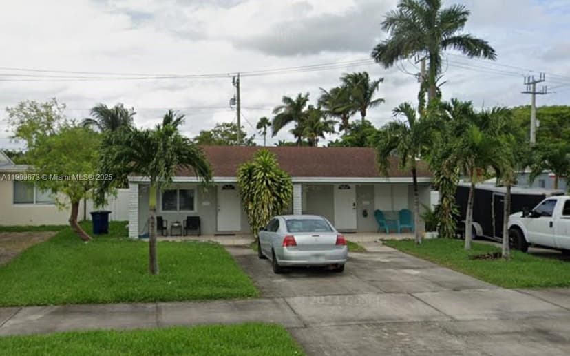 917-919 NE 10th St, Hallandale Beach FL 33009