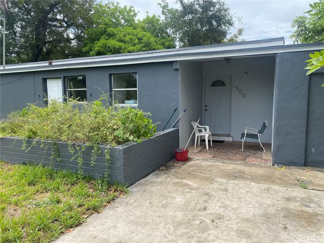 1500 NW 11th Ct, Fort Lauderdale FL 33311 - Fort Lauderdale, FL - Photo 2