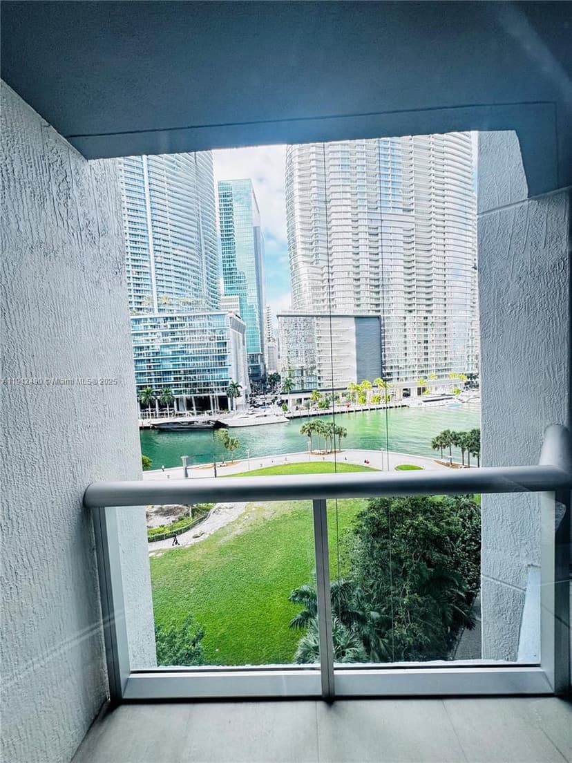 475 Brickell Ave # 808, Miami FL 33131