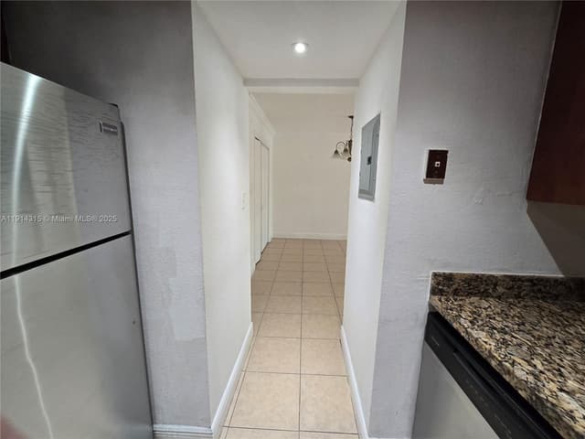 6940 Miami Gardens Dr # 319, Hialeah FL 33015 - Hialeah, FL - Photo 5