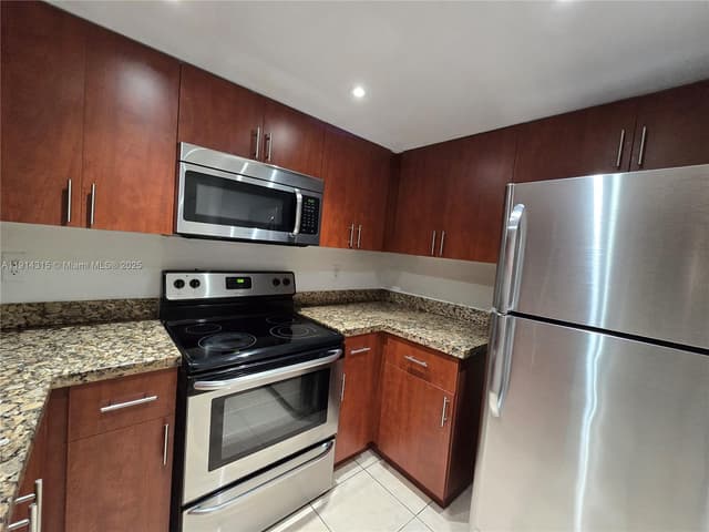 6940 Miami Gardens Dr # 319, Hialeah FL 33015 - Hialeah, FL - Photo 4