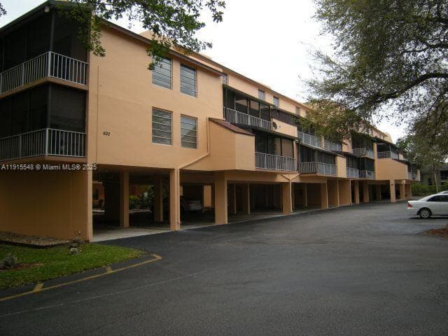 400 Commodore Dr # 108, Plantation FL 33325