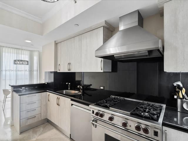 17875 Collins Ave # 3305, Sunny Isles Beach FL 33160 - Sunny Isles Beach, FL - Photo 7