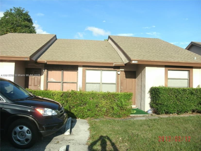 1318 White Pine Dr, Wellington FL 33414