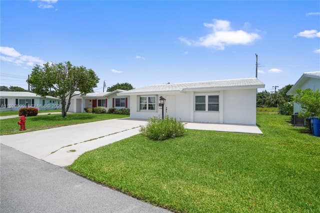 142 NW 10th Ct, Boynton Beach FL 33426 - Boynton Beach, FL - Photo 2
