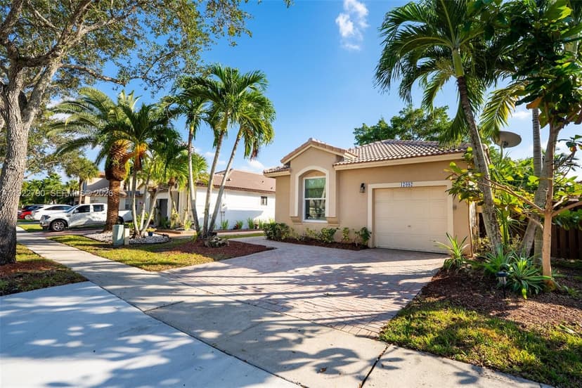 17082 NW 11th St, Pembroke Pines FL 33028