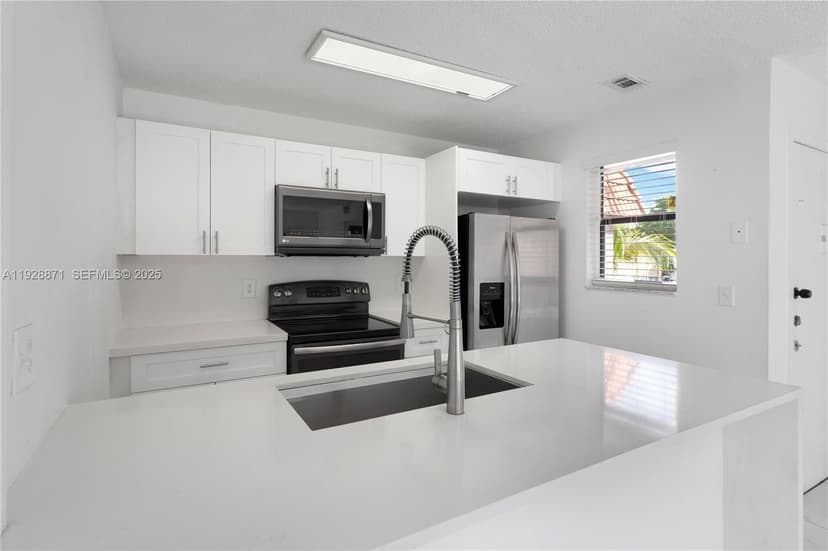 6580 W 27th Ct # 21, Hialeah FL 33016