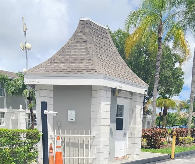466 NE 210th Cir Ter # 10, Miami FL 33179 - Miami, FL - Photo 2