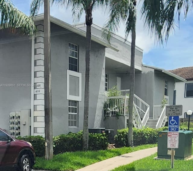 466 NE 210th Cir Ter # 10, Miami FL 33179 - Miami, FL - Photo 3