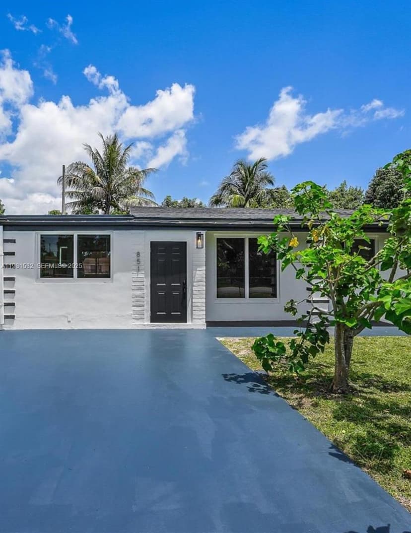851 NW 146th St, Miami FL 33168