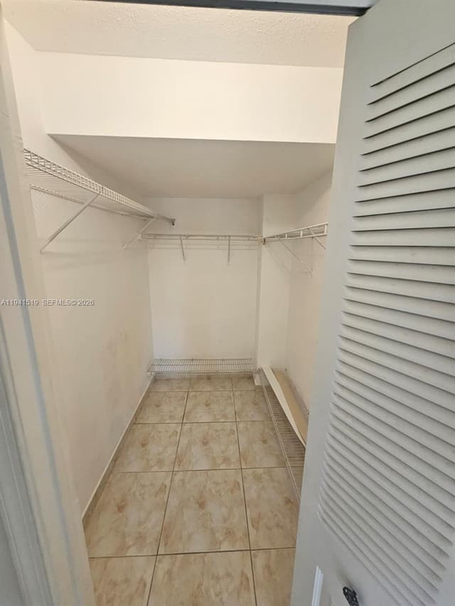 8592 W Sunrise Blvd # 209, Plantation FL 33322 - Plantation, FL - Photo 6