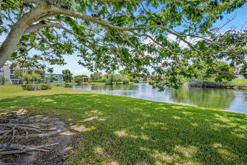 220 Lakeview Dr # 308, Weston FL 33326