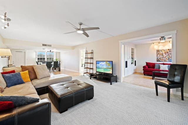 3900 Oaks Clubhouse Drive # 310, Pompano Beach FL 33069 - Pompano Beach, FL - Photo 4