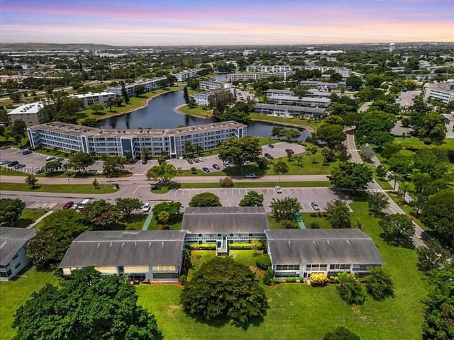 301 Farnham M # 301, Deerfield Beach FL 33442 - Deerfield Beach, FL - Photo 3