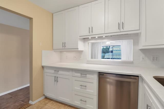 12016 Greenway Circle S # 204, Royal Palm Beach FL 33411 - Royal Palm Beach, FL - Photo 4