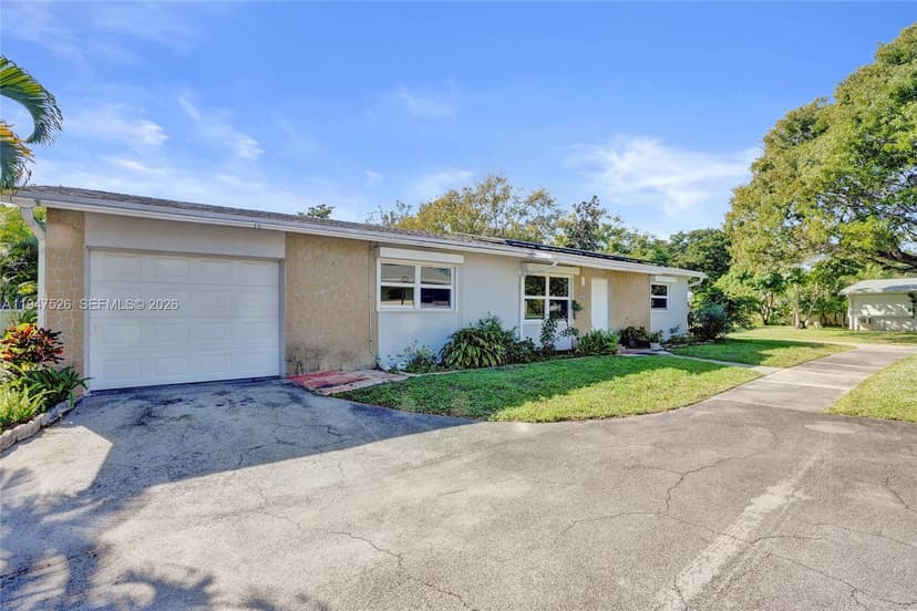 2621 SW Natura Ave, Deerfield Beach FL 33441