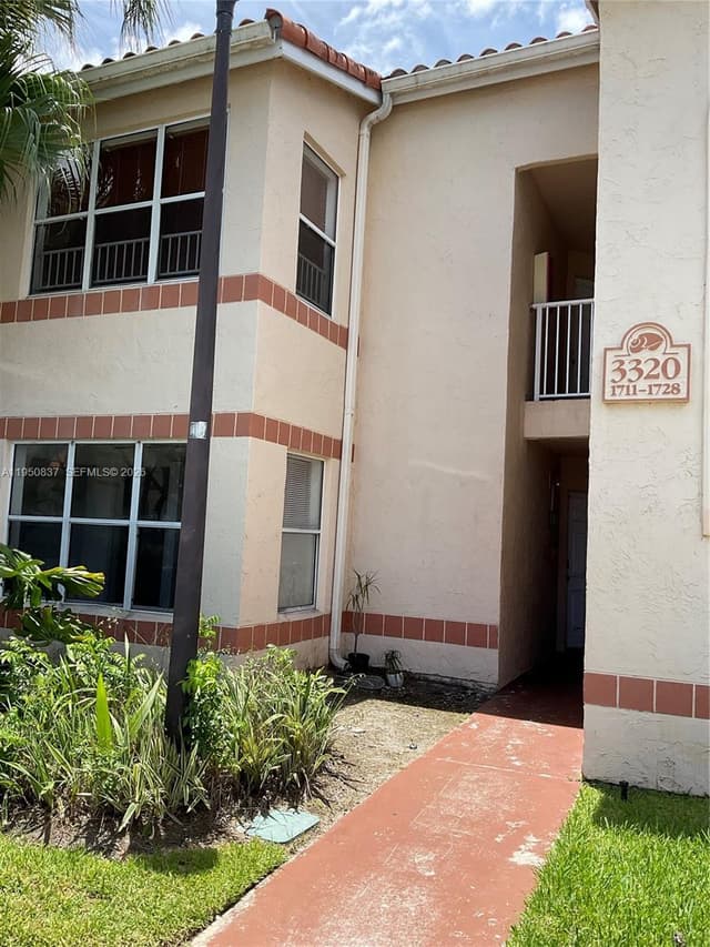 3320 N Pinewalk Dr N # 1715, Margate FL 33063 - Margate, FL - Photo 4