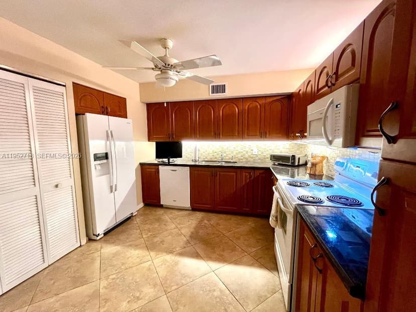 2806 N 46th Ave # D537, Hollywood FL 33021