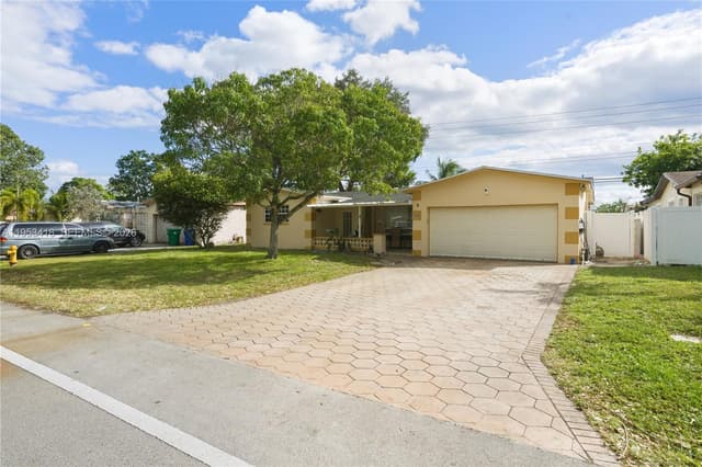 7630 Embassy Blvd, Miramar FL 33023 - Miramar, FL - Photo 2