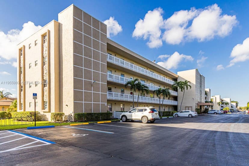 414 SE 10th St # 102, Dania Beach FL 33004