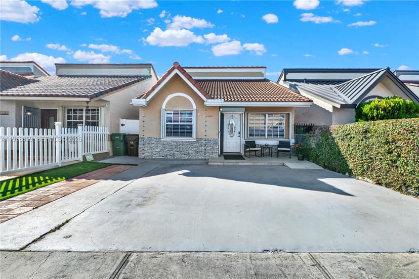 7462 W 29th Way, Hialeah FL 33018