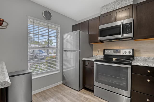 553 Covered Bridge Boulevard, Lake Worth FL 33467 - Lake Worth, FL - Photo 6