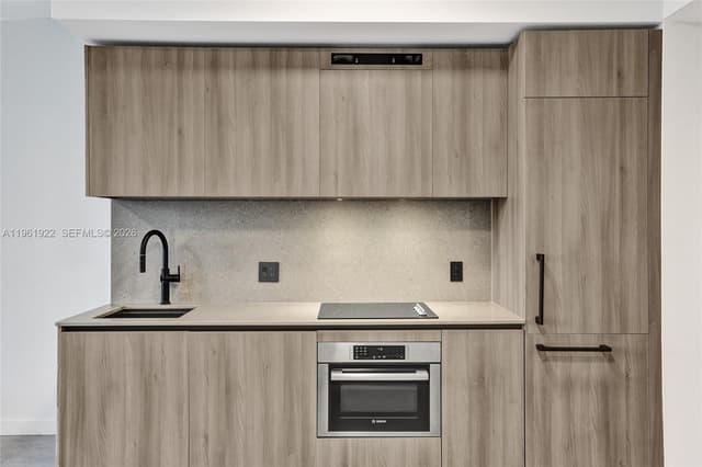 121 NE 5th Street # 807, Miami FL 33132 - Miami, FL - Photo 2