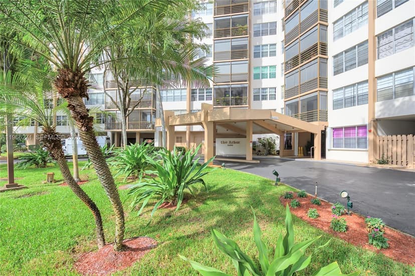 1400 Saint Charles Place # 420, Pembroke Pines FL 33026