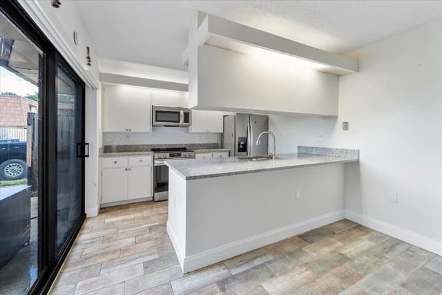 557 Green Springs Place, West Palm Beach FL 33409 - West Palm Beach, FL - Photo 5