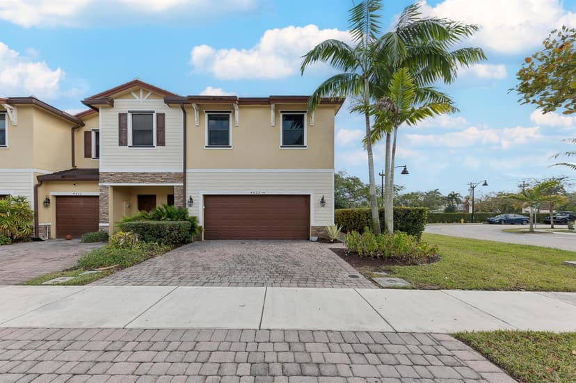 4622 Belgian Lane, Davie FL 33314