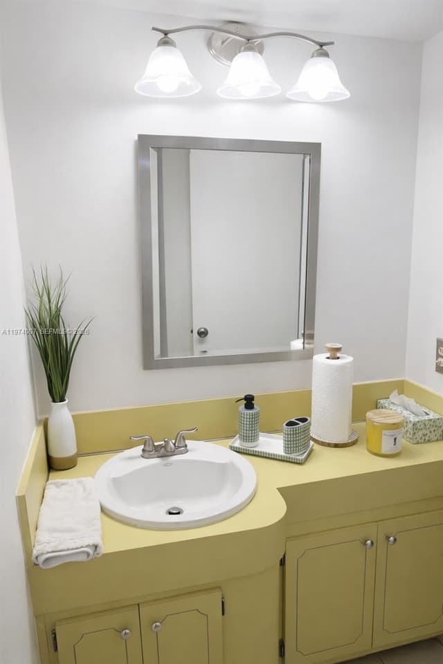 1780 NE 191st St # 2, Miami FL 33179 - Miami, FL - Photo 4